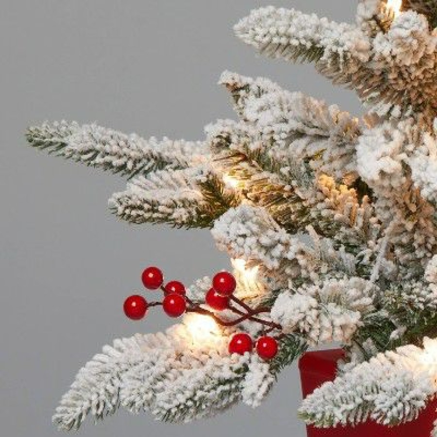 Balsam Fir * | 4' Pre-Lit Flocked Balsam Fir Potted Artificial Christmas Tree With Red Berries Clear Lights Wondershop